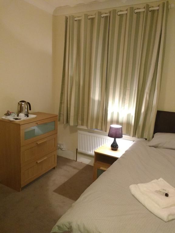 Acton Lodge Guest House 伦敦 外观 照片
